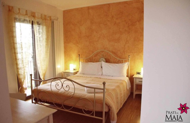 30 sqm studio apartment - Kitchenette with living area, sleeping area, bathroom