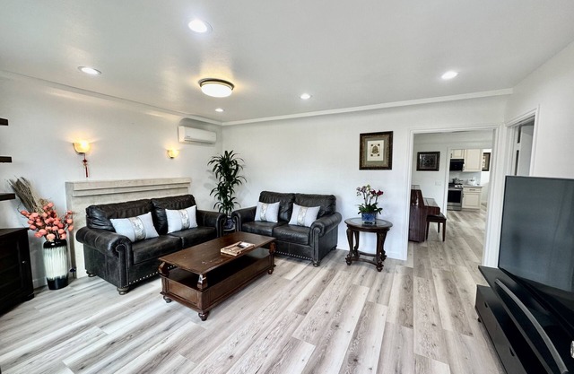 3B/2B Haven near Atlantic Square