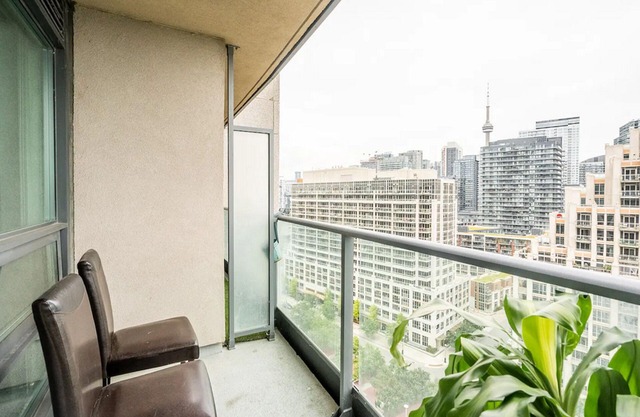 3BDR Core Downtown Toronto w/Gym, Pool. Parking