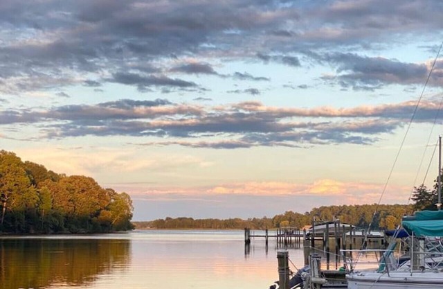3BR/2BA Waterfront Home w/Dock