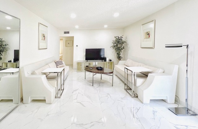 3BR,APARTMENT,Las Vegas,Strip,LVCC,convention,Sphere,WSOP,freeParking,WIFI,Book