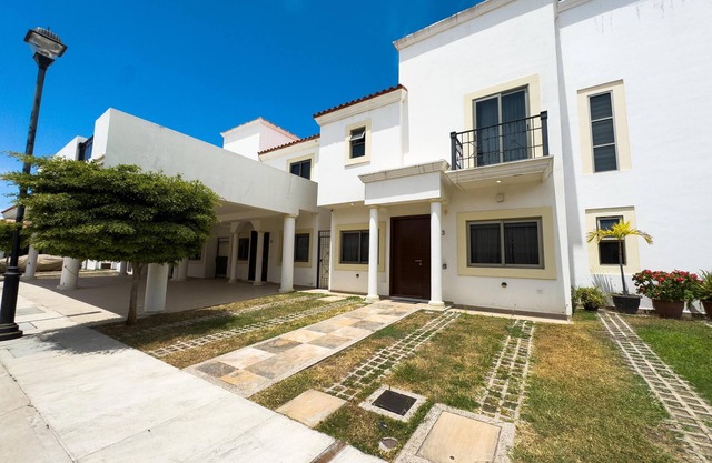 3BR Home in Gated Community with Pool