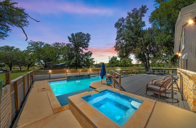 3BR Oasis-Pool-Pickleball-Dog Friendly