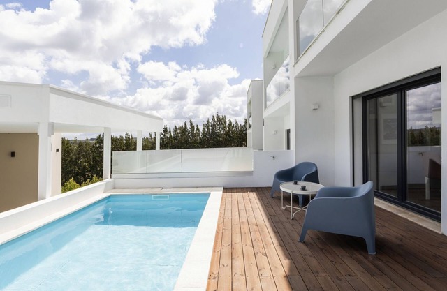 3BR Oasis w/Pool & AC by LovelyStay