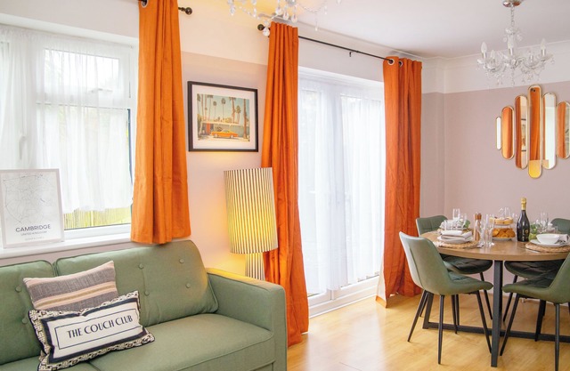 3x Bed Elegant Home with Parking