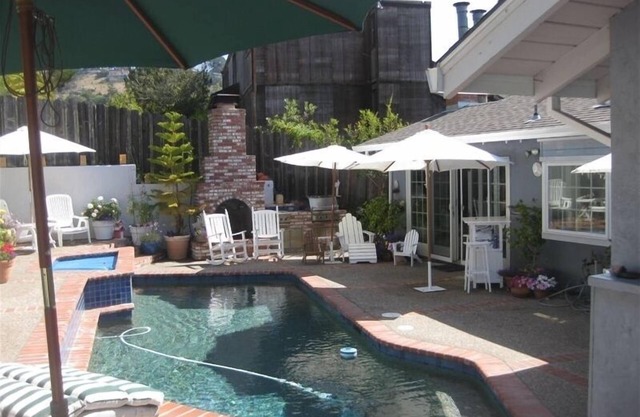 4 Bdrm Home- Great Outdoor Space-Perfect for Family Gatherings