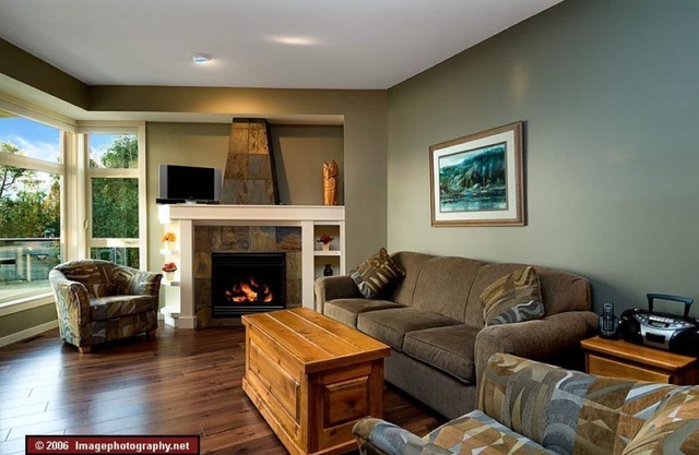 4-Bdrm Waterfront Townhome