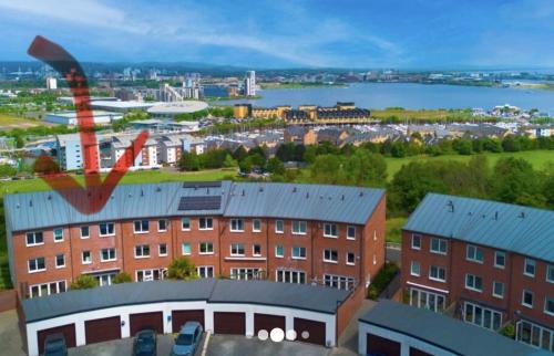 4 bed Townhouse with spectacular views 4 miles from Cardiff 10min drive or train journey to city centre