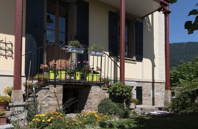 4 Bedrooms, 2 large bath, large kitchen, 2 balconies Historical Monument In VD
