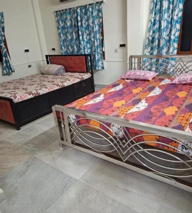 4 Bedroom 3 Bathroom Fully AC Private Flat up to 14 People