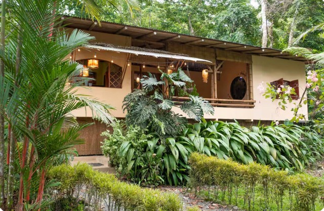 4 bedroom Bohemian home. Five minute walk to the beach.