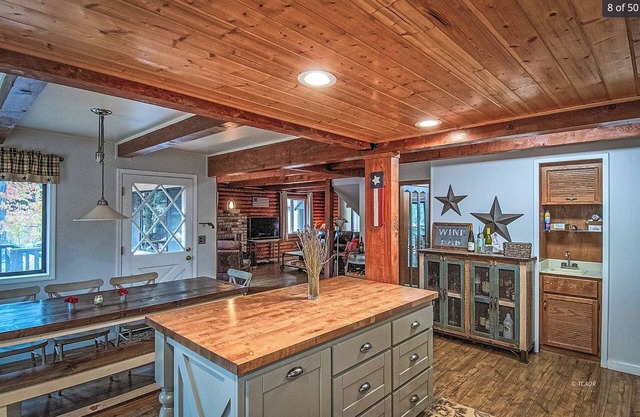 4-bedroom cabin in fabulous Trinity Center with AC
