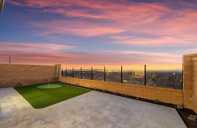 4-bedroom house in charming Irvine with WiFi, AC. Book your stay now