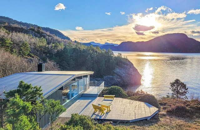 4 bedroom lovely home in Nordtveitgrend