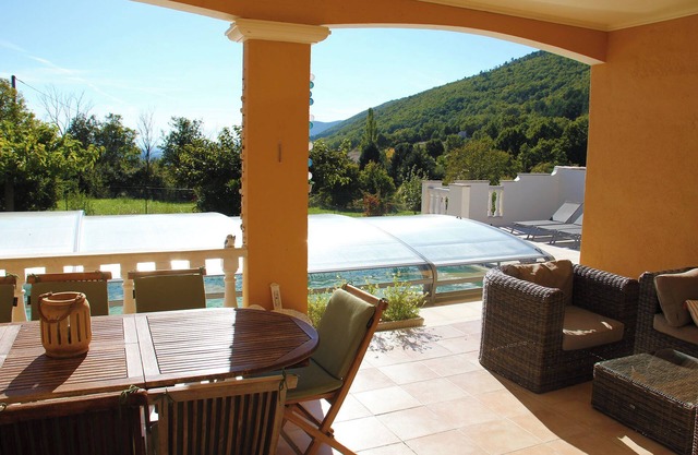 4-bedroom villa with covered swimming pool, countryside views