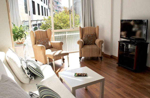4 Bedrooms NEW!CENTRAL, FULL AIR CO, parking (optional), WIFI, ALL AMENITIES