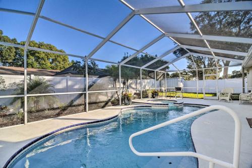 4 Mi to Beach Gem with Pool and Lanai in Seminole!