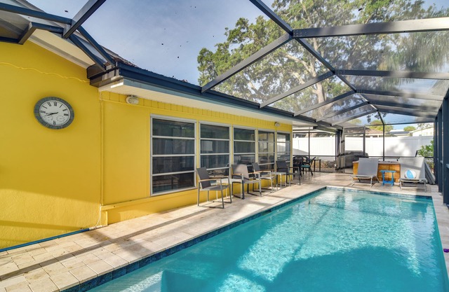 4 Mi to Dog Beach: Largo Home w/Pool & Hot Tub!
