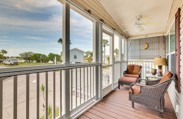 4 Mi to Fort Myers Beach: Home w/Resort Perks!