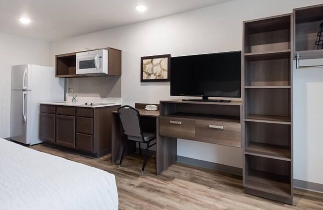 4 Relaxing Units w/ Kitchenette, Free Parking! Near Tampa International Airport!