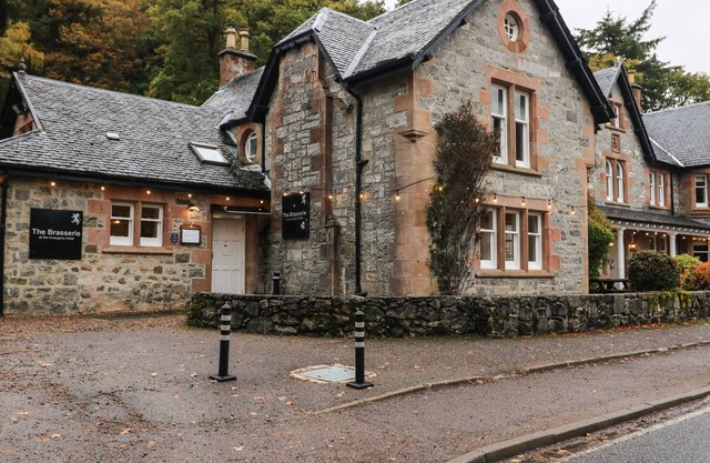 4 River Court