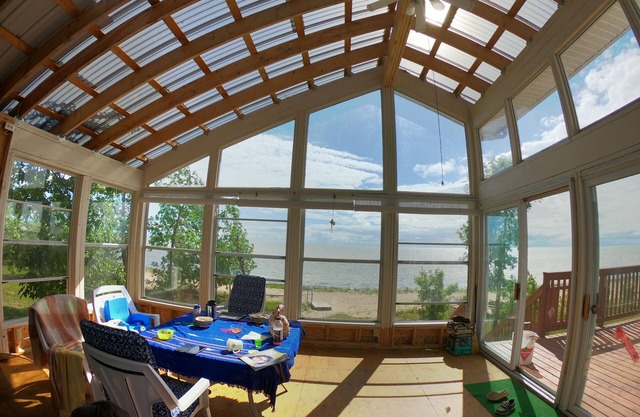 4-season home on Lake Manitoba