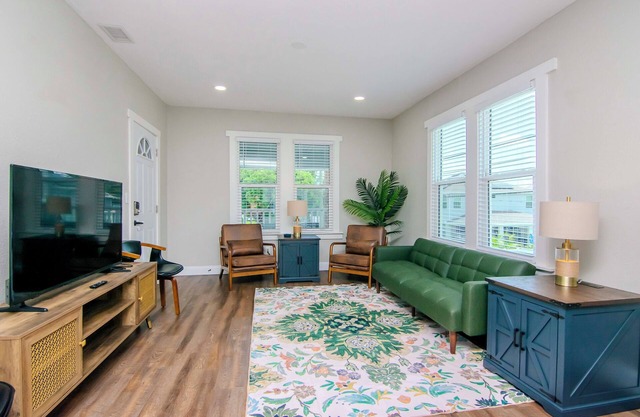 4 Seasons of Spring in Tampa Heights - Unit 4
