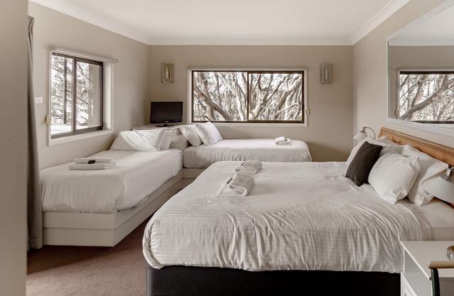 4 Share - 4 Share Room - Village Views