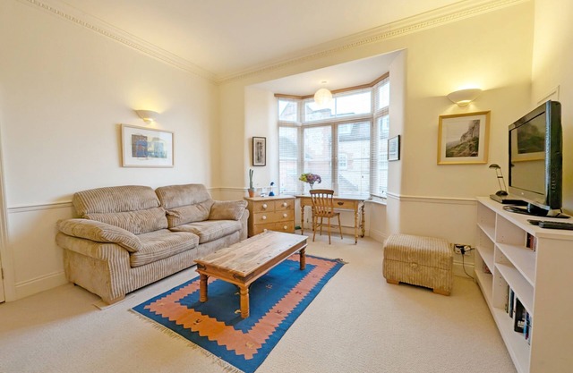 4 The Clockhouse , Midhurst - sleeps 4 guests in 2 bedrooms