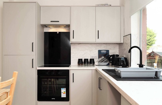4Bed-House-2Bath-Free Parking
