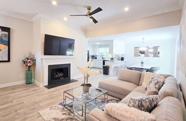 4BR/3 Kings 1 Queen, Patio & Large Fenced Backyard