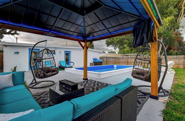 4BR Heated Pool Home In Largo! 10Min To Beaches