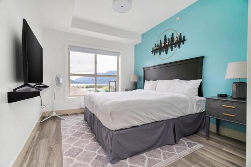 4BR Penthouse w Rooftop in the Heart of Harrison