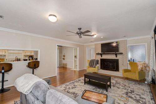 4BR Private Retreat Pool BBQ Family-Friendly