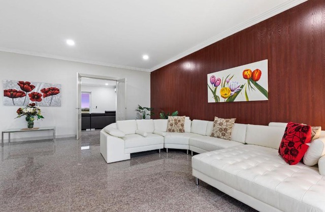 5 Bdrms Loemans Lodge - Close to Calder Park, Melb Airport
