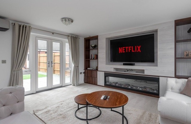 5 bed detached | Contractors |Parking|Long Stays