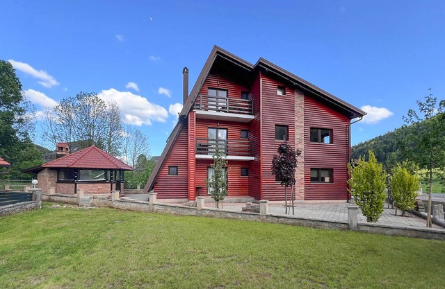 5 bedroom amazing home in Jasenak