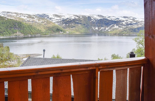 5 bedroom cozy home in Bjordal