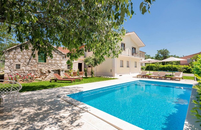 5 bedroom stunning home in Lovrec