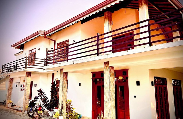 5-bedroom villa in wonderful Negombo, 10 mins away from Airport & Beach.