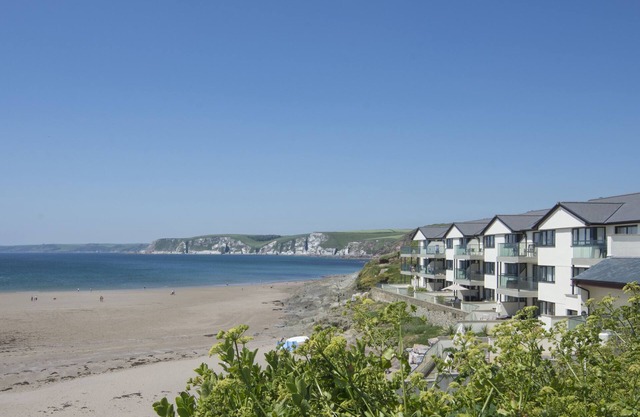 5 BURGH ISLAND CAUSEWAY, pet friendly, with pool in Bigbury-On-Sea