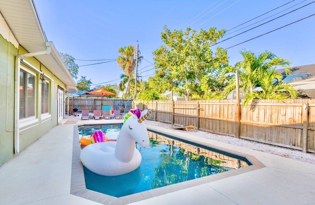 5 Min 2 Beach ~ Free HTD Pool ~ Near Trail & Golfnnnn