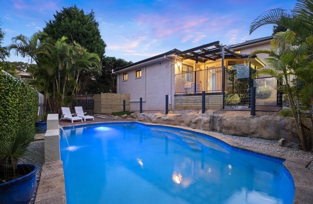 5 min drive from Terrigal Beach. Modern apartment.