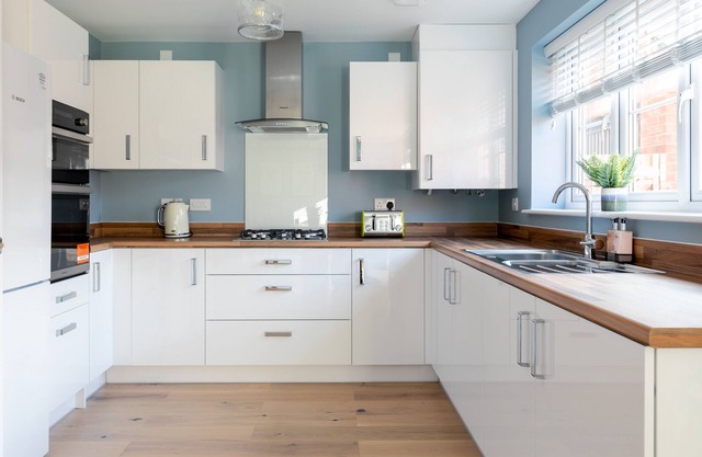 5-minute walk to Bicester Outlet Village