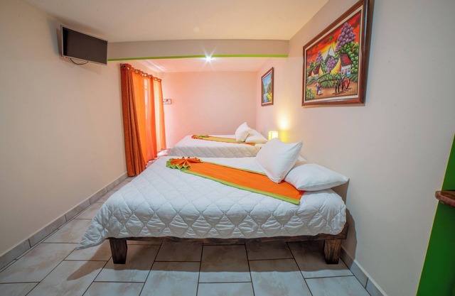 5 Minutes from Santa Elena Downtown! Ideal for families, couples, and friends.