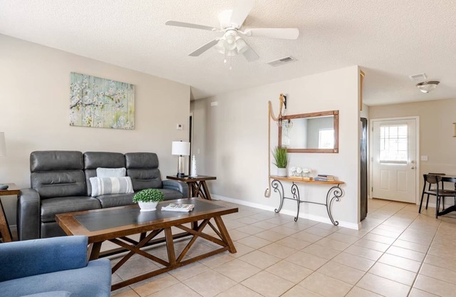 5 minutes to beaches! Quiet and clean home, pet friendly, with huge back yard!