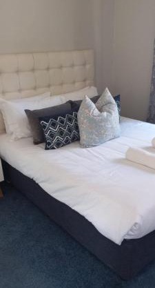 5 OYSTER COTTAGE