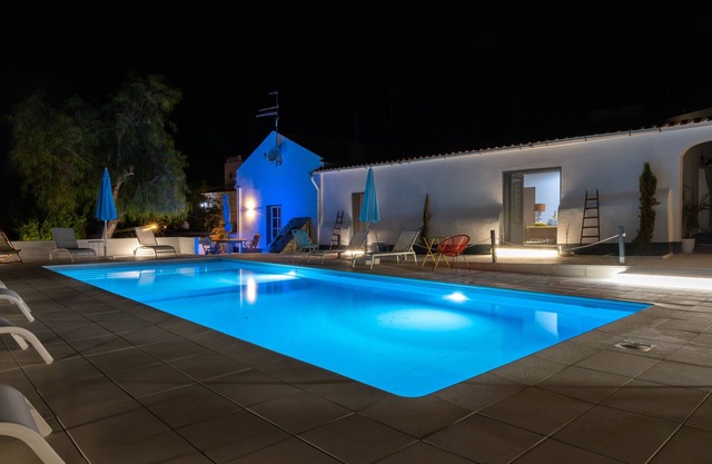 5 Star Villa Exclusively yours! 7 Bedrooms + pool 21 guests + Events/Barn Évora