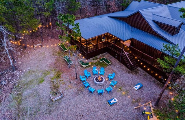 5Kings | Pool Table, Shuffleboard, Playset, Putt Putt | 2min to New Casino!