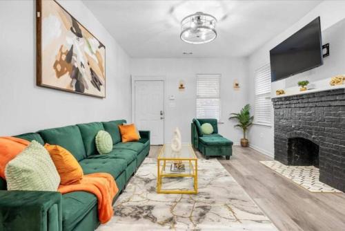 5min to River Street, DT - Spacious - Free Parking